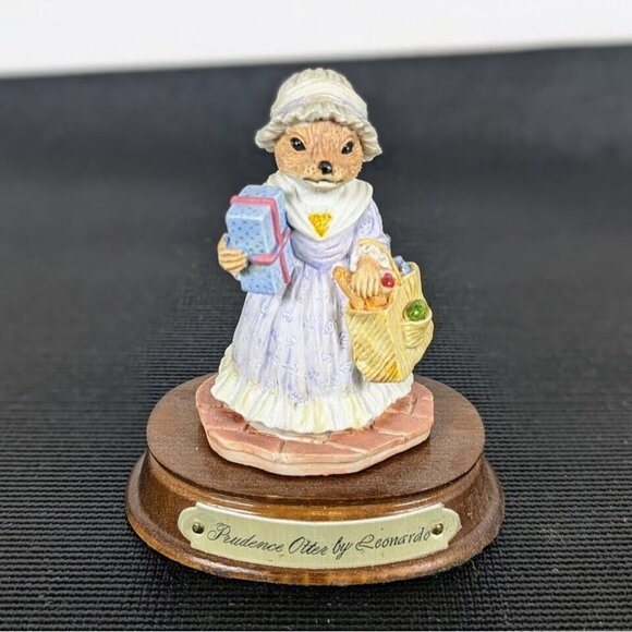 Prudence Otter By Leonardo Figurine Little Nook Village GREAT CONDITION - Picture 2 of 6